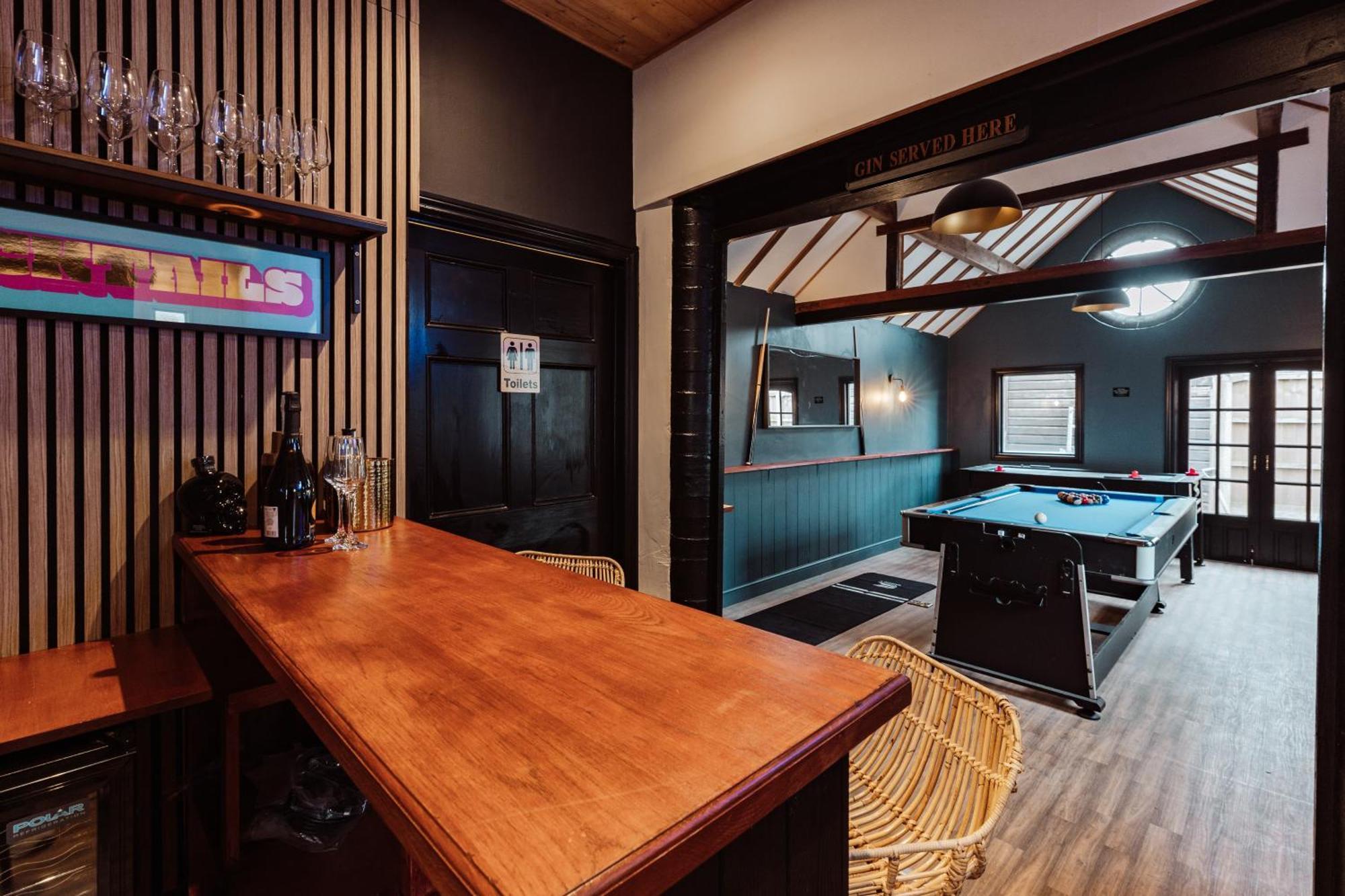 House With A Cinema And Games Room, Sleeps 17 Shrewsbury Ngoại thất bức ảnh