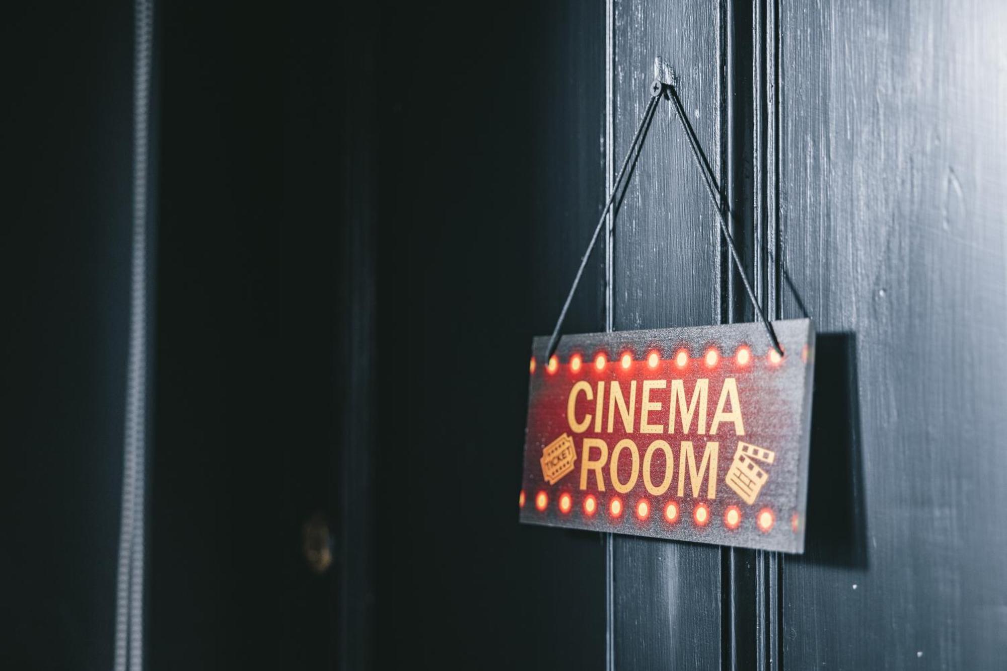 House With A Cinema And Games Room, Sleeps 17 Shrewsbury Ngoại thất bức ảnh